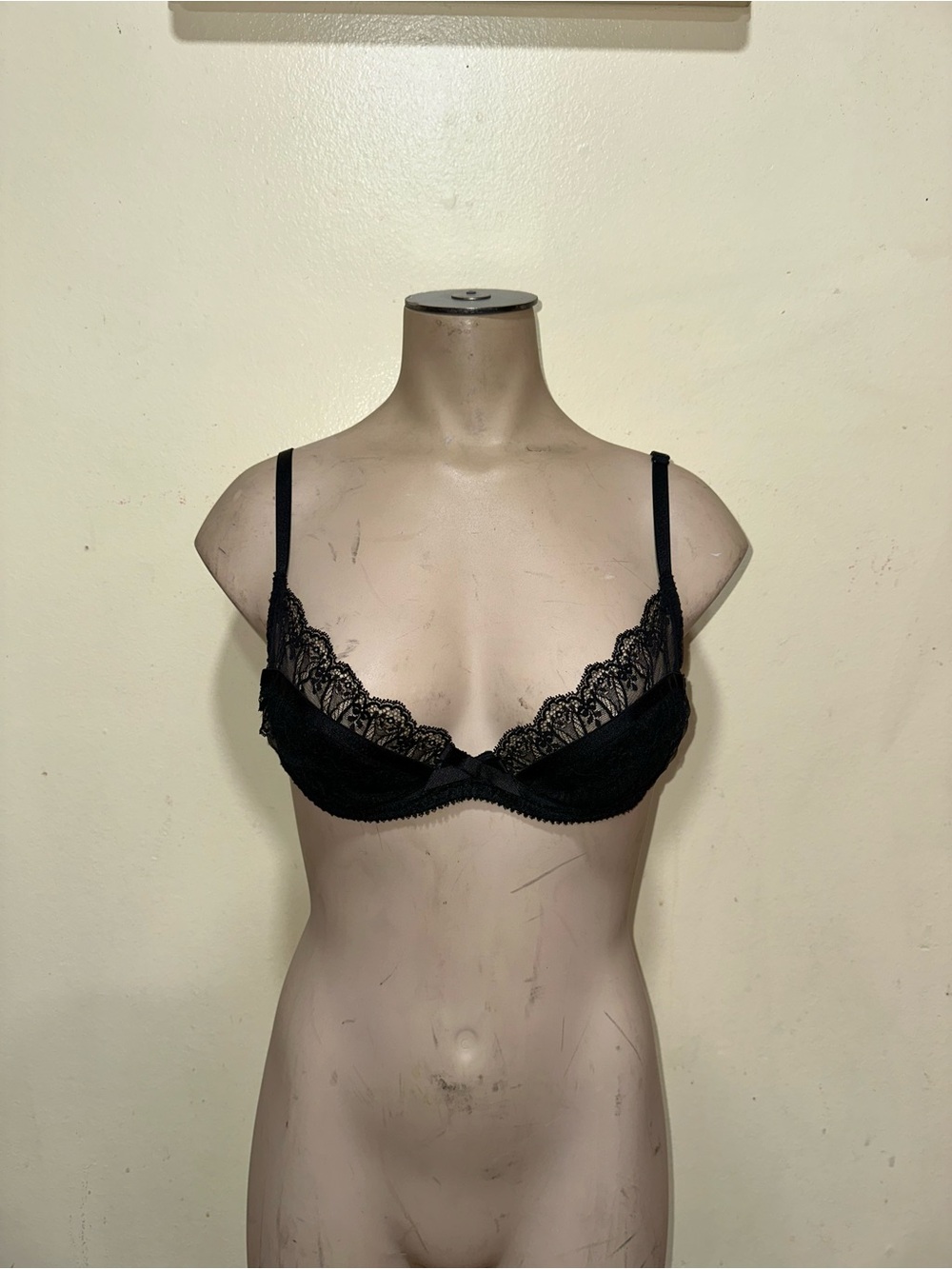 Woman’s Agent Provacateur bra lingerie lace ruffle